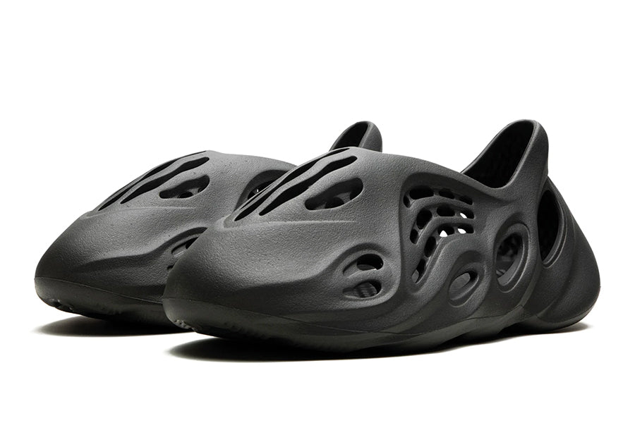 Adidas-Yeezy Foam RNNR Carbon-StoreGoods