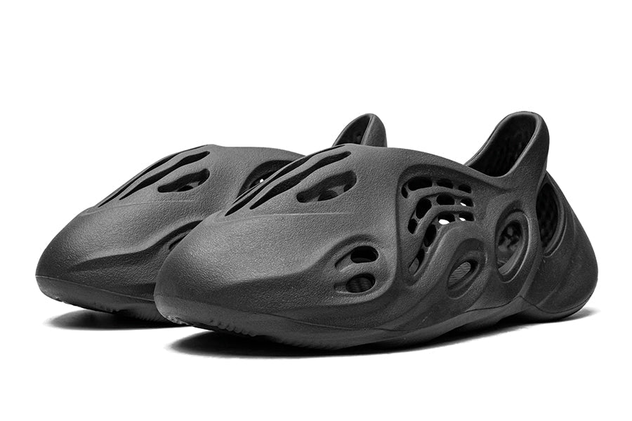 Adidas-Yeezy Foam RNNR Onyx-StoreGoods