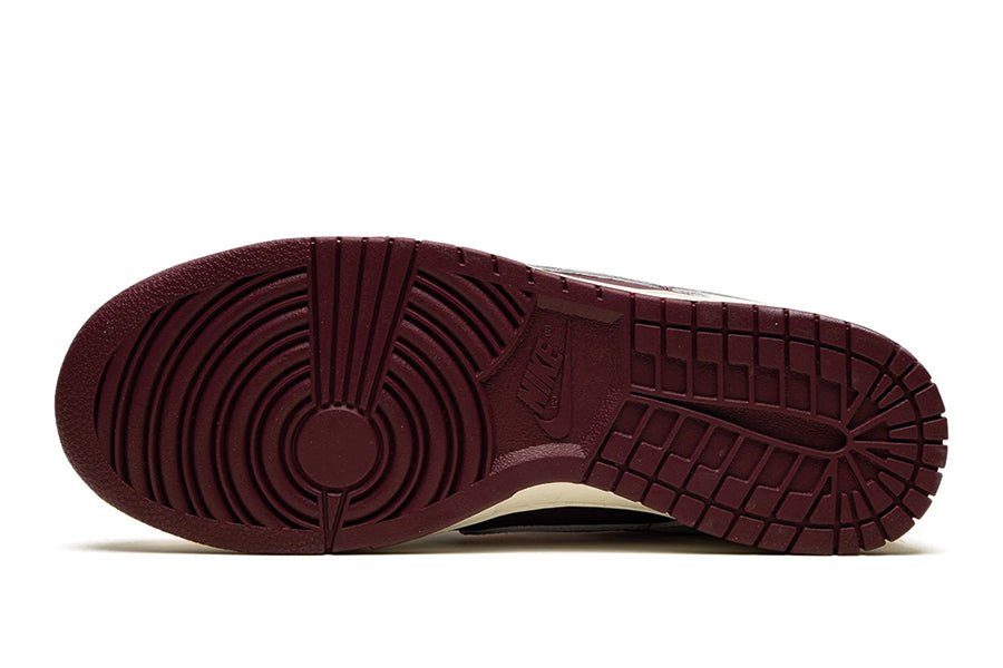 Nike-Dunk Low Valentine's Day (2023)-StoreGoods