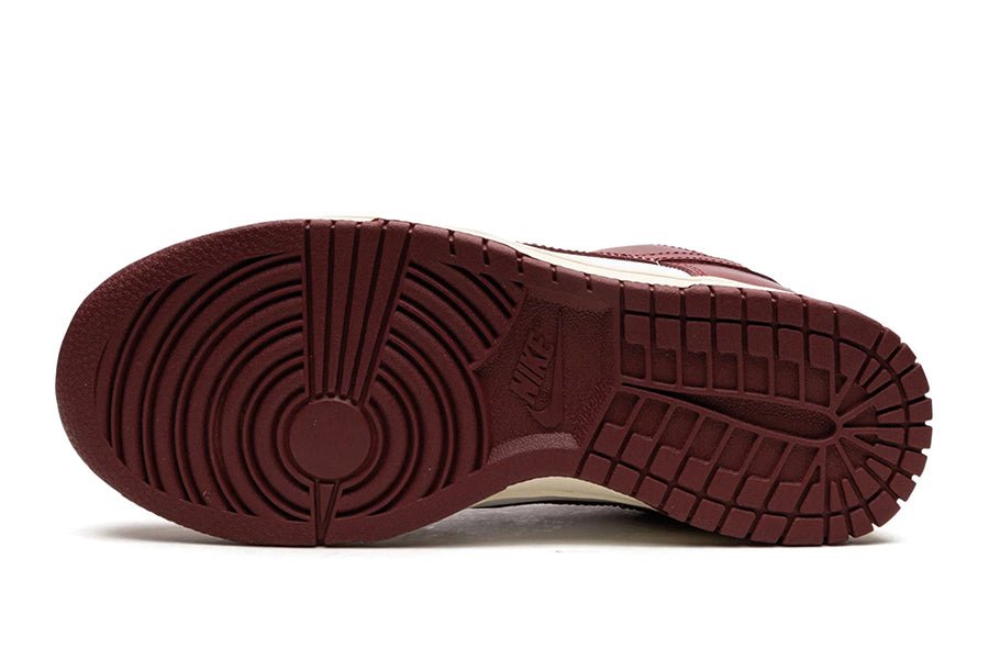 Nike-Dunk Low Vintage Team Red-StoreGoods