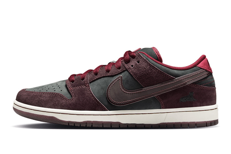 Dunk SB Low Riot Skateshop