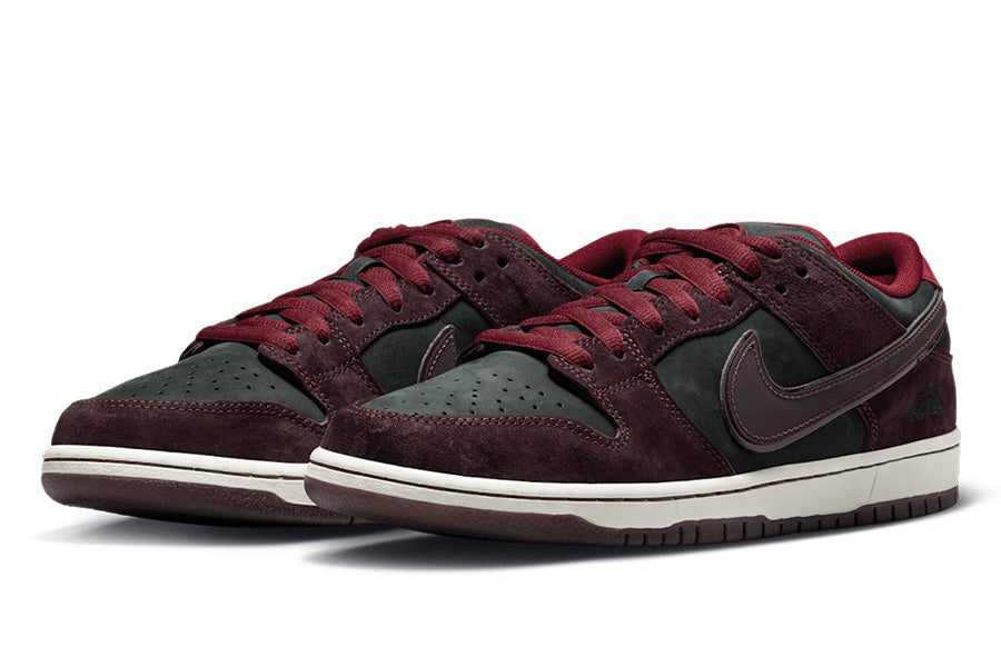 Dunk SB Low Riot Skateshop