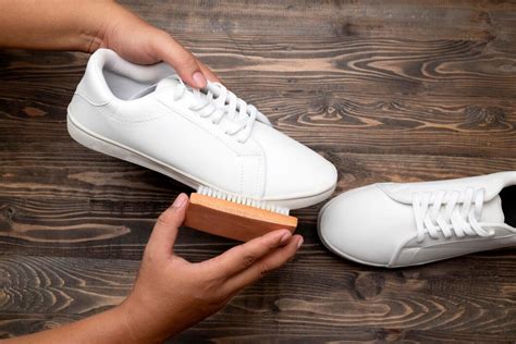 Sneaker richtig reinigen und pflegen: Schritt für Schritt