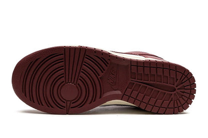 Nike-Dunk Low Vintage Team Red-StoreGoods
