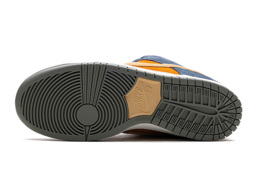 Dunk SB Low Light Carbon Monarch