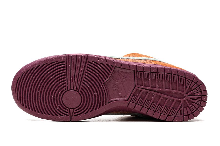 Nike-Dunk SB Low Mystic Red-StoreGoods