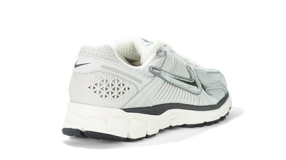 Zoom Vomero 5 Photon Dust Metallic Silver